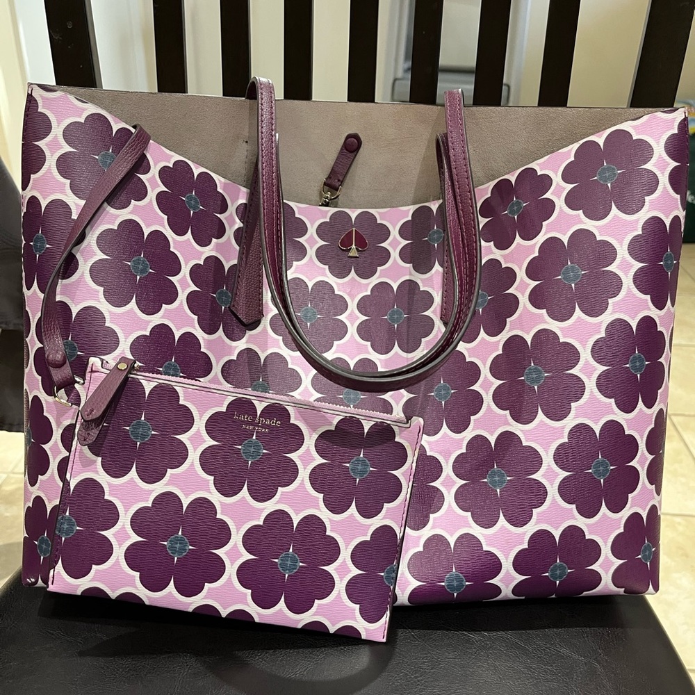 Kate Spade large tote with detachable wristlet pouch LIKE NEW